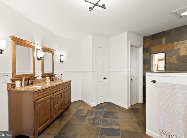 17842 OAKMONT WAY, PURCELLVILLE, VA 20132