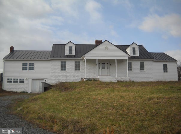 1401 CARPERS Pike, GORE, VA 22637