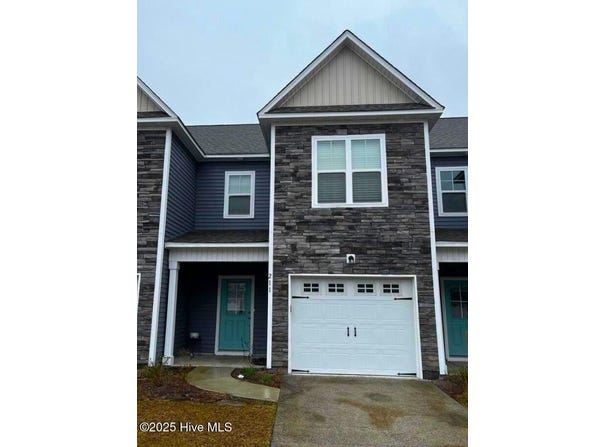 211 N Stingray Lane, Sneads Ferry, NC 28460