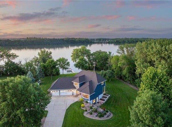 16 Lake Shore Drive, Sherburn, MN 56171