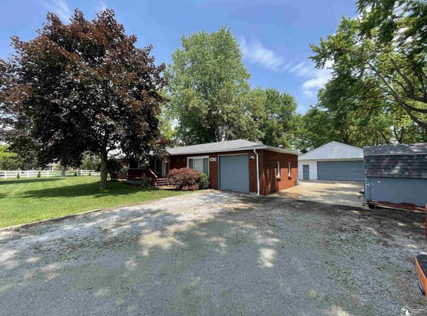 3422 Bluebush, Monroe, MI 48162
