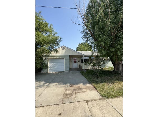 403 Chestnut Ave, Glendive, MT 59330