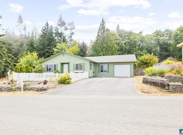 350 E Bluff Dr, Port Angeles, WA 98362