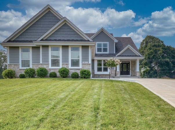N72w23733 Butler Ct, Sussex, WI 53089