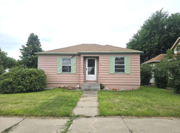 222 E 8th St, Miller, SD 57362