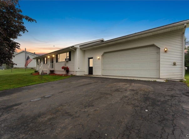 87 Skyline Drive, Oswego, NY 13126