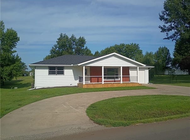 1013 N Alanthus Avenue, Stanberry, MO 64489