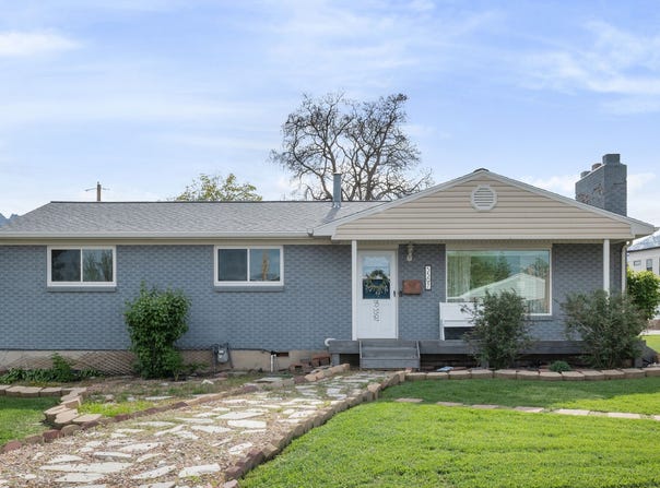 5597 S HILLSIDE Dr E, Murray, UT 84107