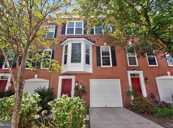 8227 SINGLELEAF LN, LORTON, VA 22079