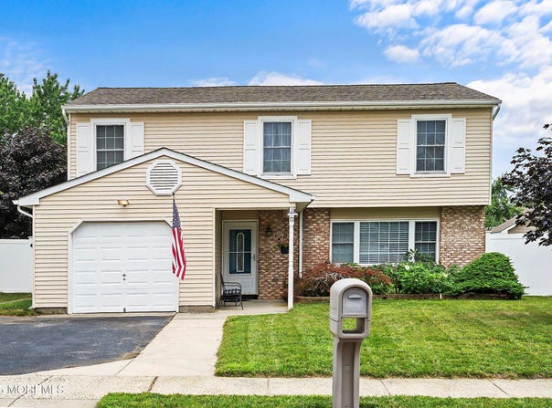13 Boulder Drive, Barnegat, NJ 08005