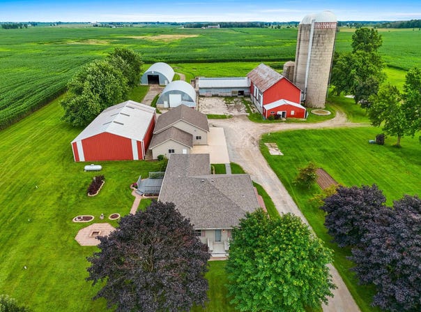 W2227 REDWOOD Drive, PULASKI, WI 54162