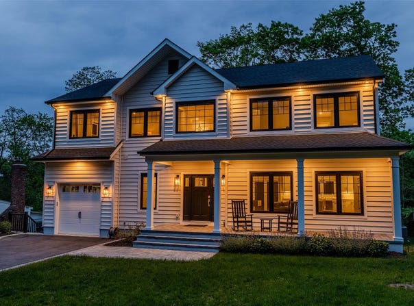 27 Broadview Avenue, Kings Park, NY 11754