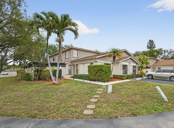 4499 Willow Pond Road, West Palm Beach, FL 33417