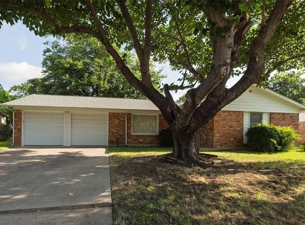 5621 AMMONS Street, Haltom City, TX 76117