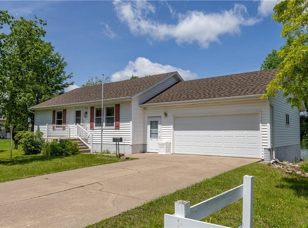 911 Lake Avenue E, Ladysmith, WI 54848