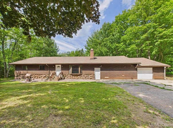 74777 N Carmody, Munising, MI 49862
