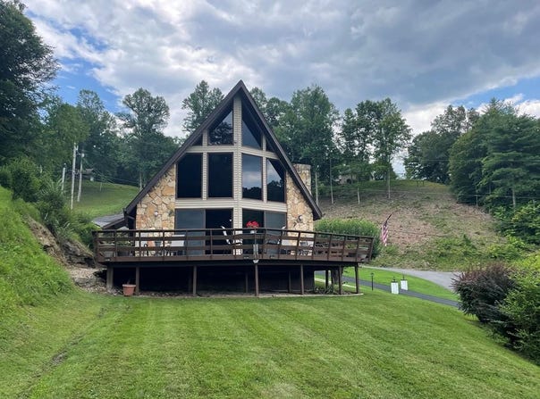 2 JC Estate Dr, Paintsville, KY 41240