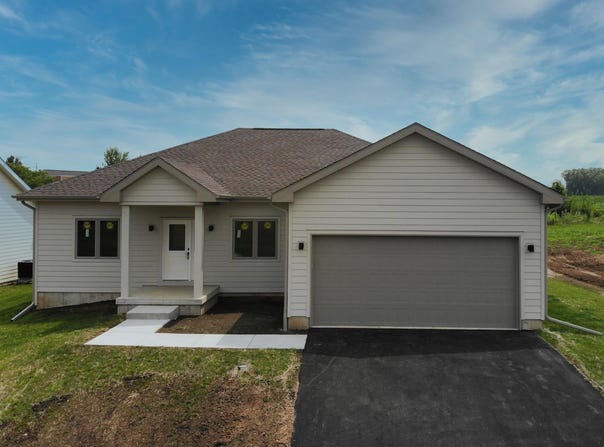 8579 Blue River, ROCKFORD, IL 61107