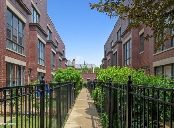 2709 N Hermitage Avenue, Chicago, IL 60614