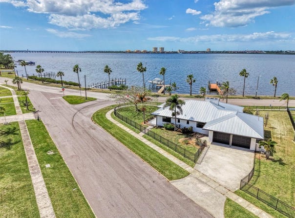 1822 RIVERSIDE DRIVE E, BRADENTON, FL 34208
