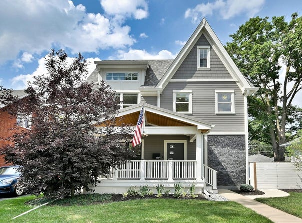 1364 E Algonquin Road, Des Plaines, IL 60016