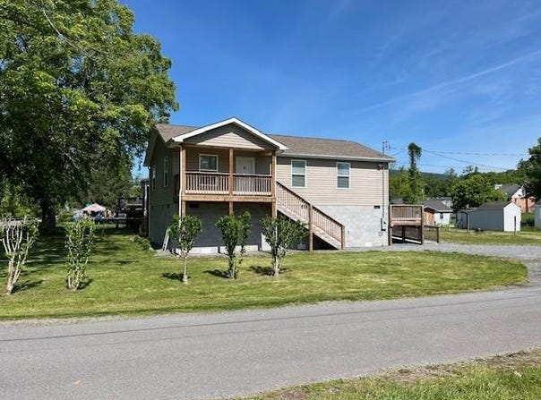 127 Calhoun Street, ALDERSON, WV 24910