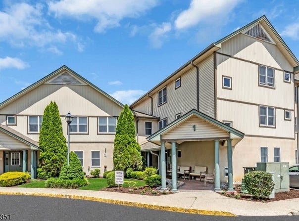 47 Park Edge, Berkeley Heights Twp., NJ 07922-1281