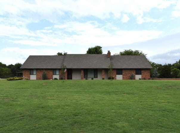 930 Bryan Dr, Enid, OK 73701