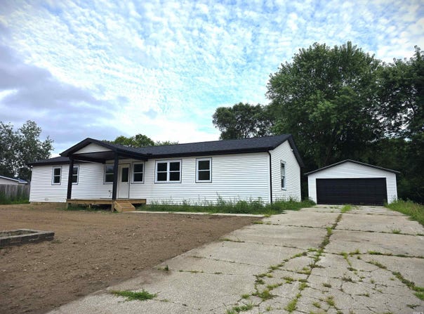 30050 Wren Street, Elkhart, IN 46517-9327