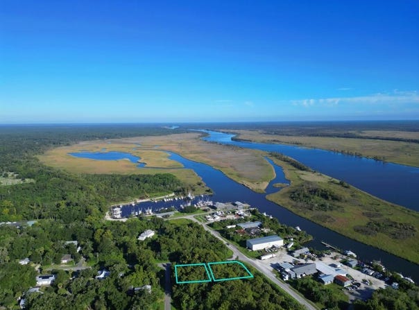 235 5th St, Apalachicola, FL 32320