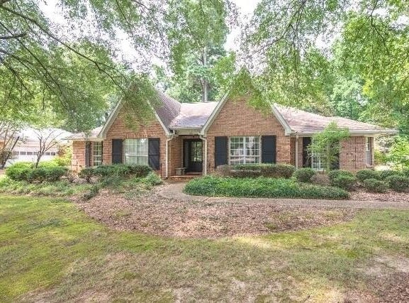 102 Little John Ln, Starkville, MS 39759