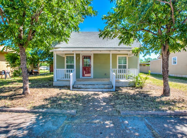 1210 N 8th Street, Ballinger, TX 76821