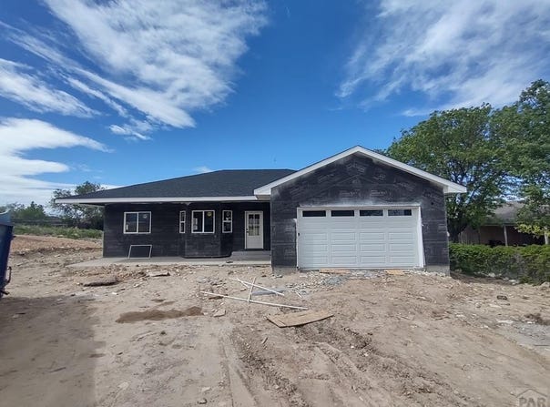 264 W Laurue Ln, Pueblo West, CO 81007