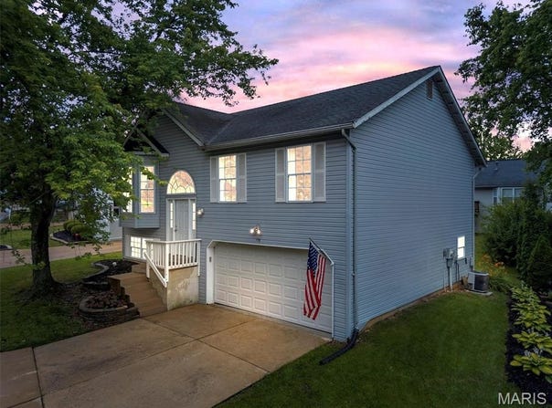 159 Village Circle Drive, Lake St Louis, MO 63367