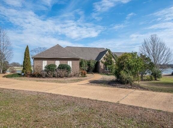 1430 W Lakeshore Dr, Starkville, MS 39759