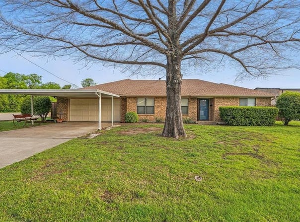 121 W Mimosa Lane, Mesquite, TX 75149