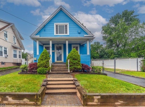 220 Victory St, Roselle Boro, NJ 07203-2630