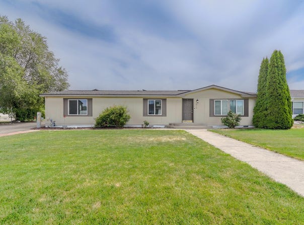 612 N Shamrock Rd, Veradale, WA 99037-8538