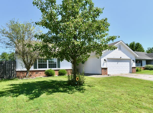 18 Lake Drive N, Brownsburg, IN 46112