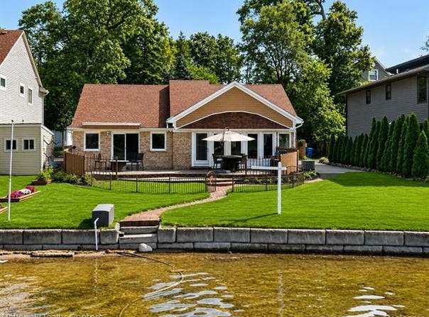 560 Black Oaks Trail, Howell, MI 48843