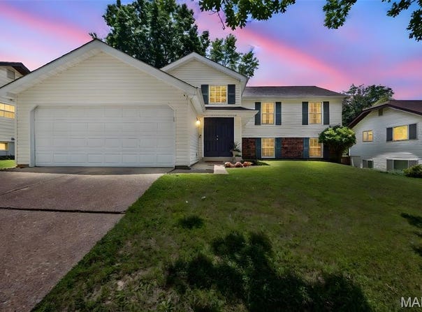 318 Windyoak Drive, Ballwin, MO 63021