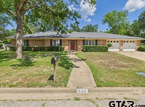 930 Bradley Dr, Athens, TX 75751