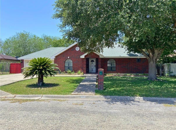 905 Franco Drive, Alice, TX 78332