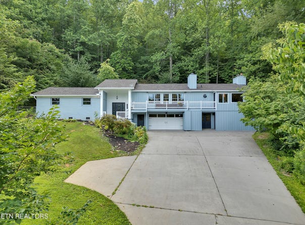 355 E Chestnut Hill Rd, Townsend, TN 37882