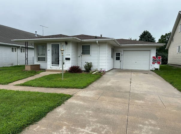 120 E Bazile St, Bloomfield, NE 68718