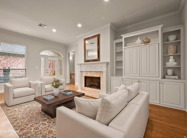 5302 Courtyard Dr, Gonzales, LA 70737