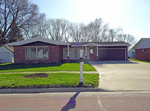 123 Normal College Avenue, Sheldon, IA 51201