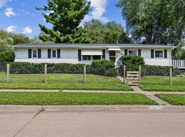 2124 Palmer Circle, IowaCity, IA 52240