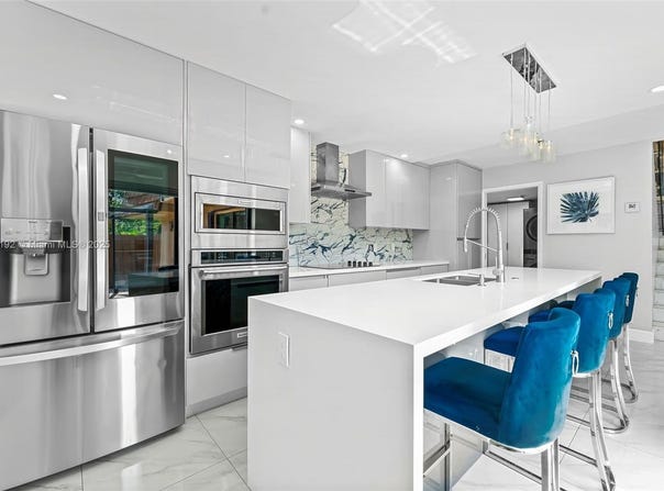 2557 Lakeview Ct, Cooper City, FL 33026