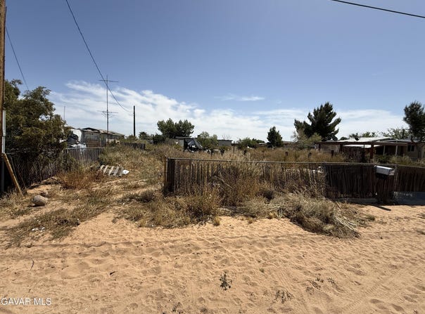 18296 Claymine Road, Edwards, CA 93524